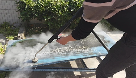 Limpieza a vapor de láminas metálicas