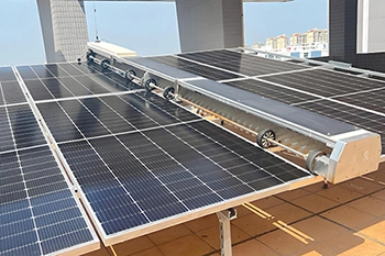 Robot limpiador semiautomático de paneles solares