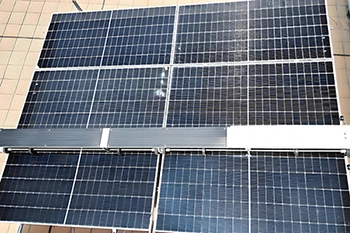 Robot limpiador semiautomático de paneles solares