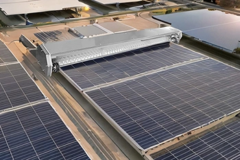 Robot limpiador semiautomático de paneles solares